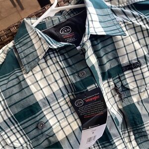 Wrangler Men's ATG Teal and White Plaid Button Down Shirt size M NEW
